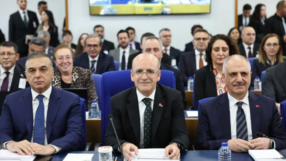 Bakan Mehmet Şimşek'ten Asgari Ücret Açıklaması: "Çalışanlarımızı Enflasyona Ezdirmeyeceğiz"